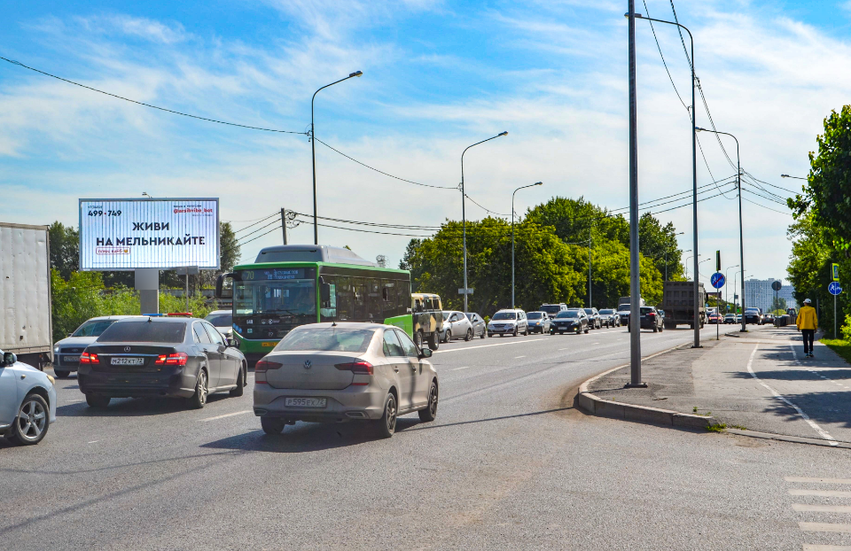 Фотография рекламного носителя, тип: Билборд 3x6, адрес: Дамбовская ул., д.5 Х Барабинская ул., Тюмень, Тюменская область, Россия. Сторона Б1-Б3 №1397848