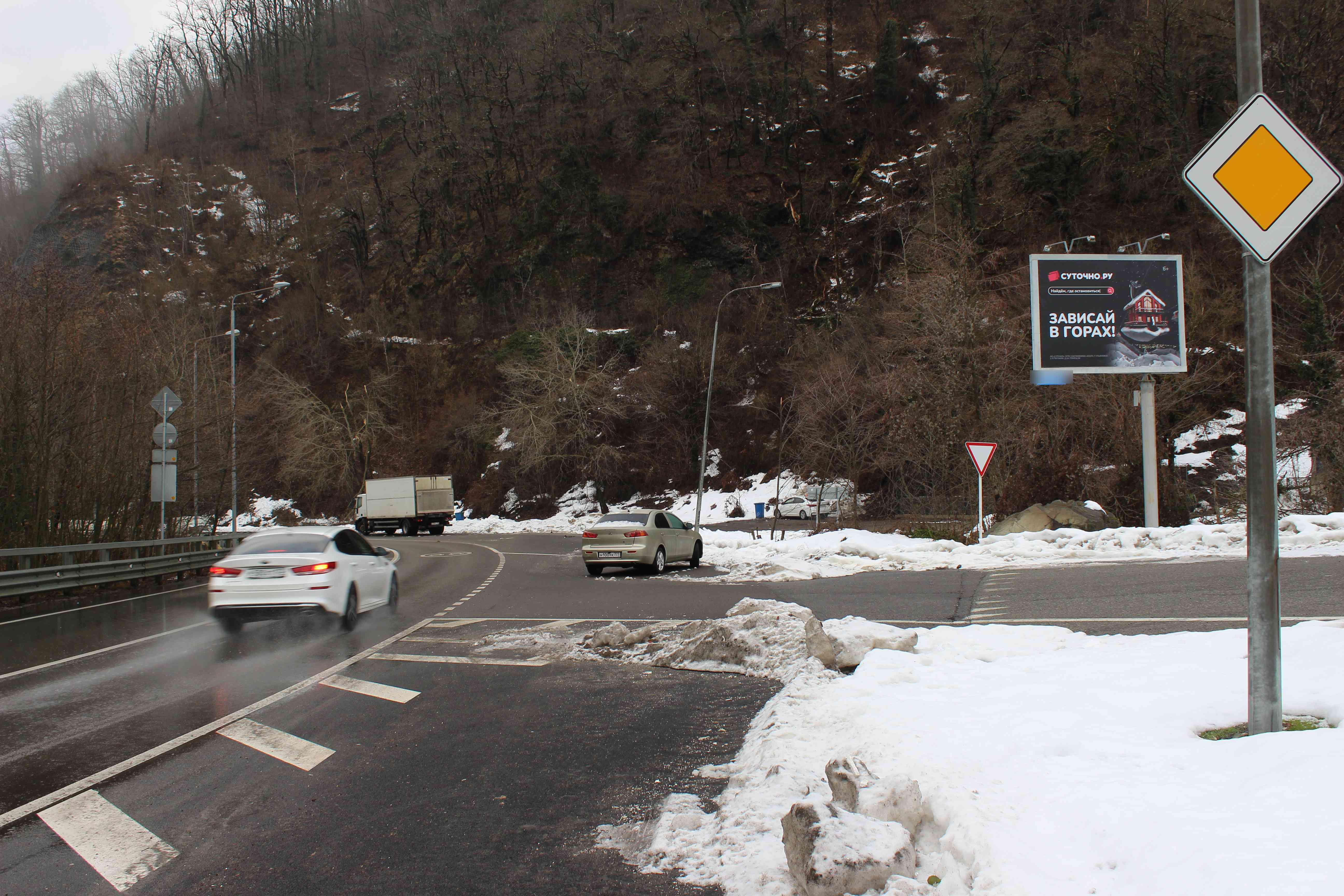 Фотография рекламного носителя, тип: Ситиборд 2.7x3.7, адрес: Защитников Кавказа ул., д.169, Сочи, Краснодарский край, Россия. Сторона А №826676