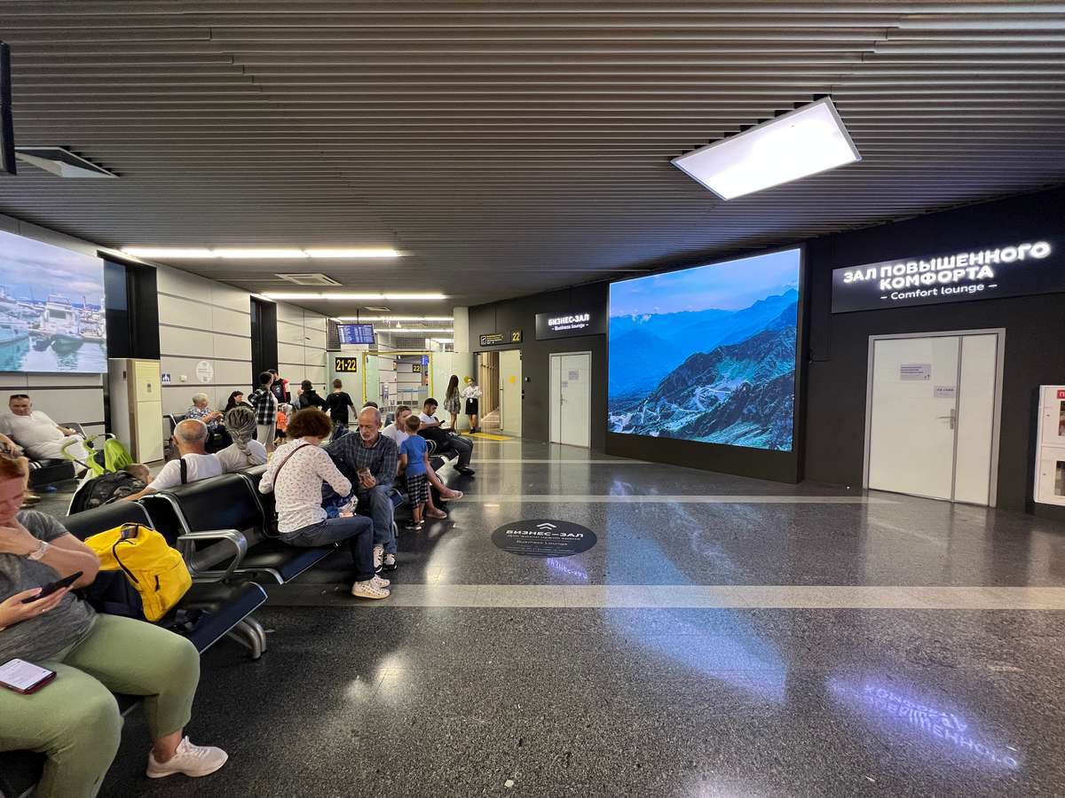 Фотография рекламного носителя, тип: Видеоэкран, адрес: Аэропорт «Адлер», Мира ул., д.50, Адлер, Краснодарский край, Россия. Сторона/вариант A №1348688