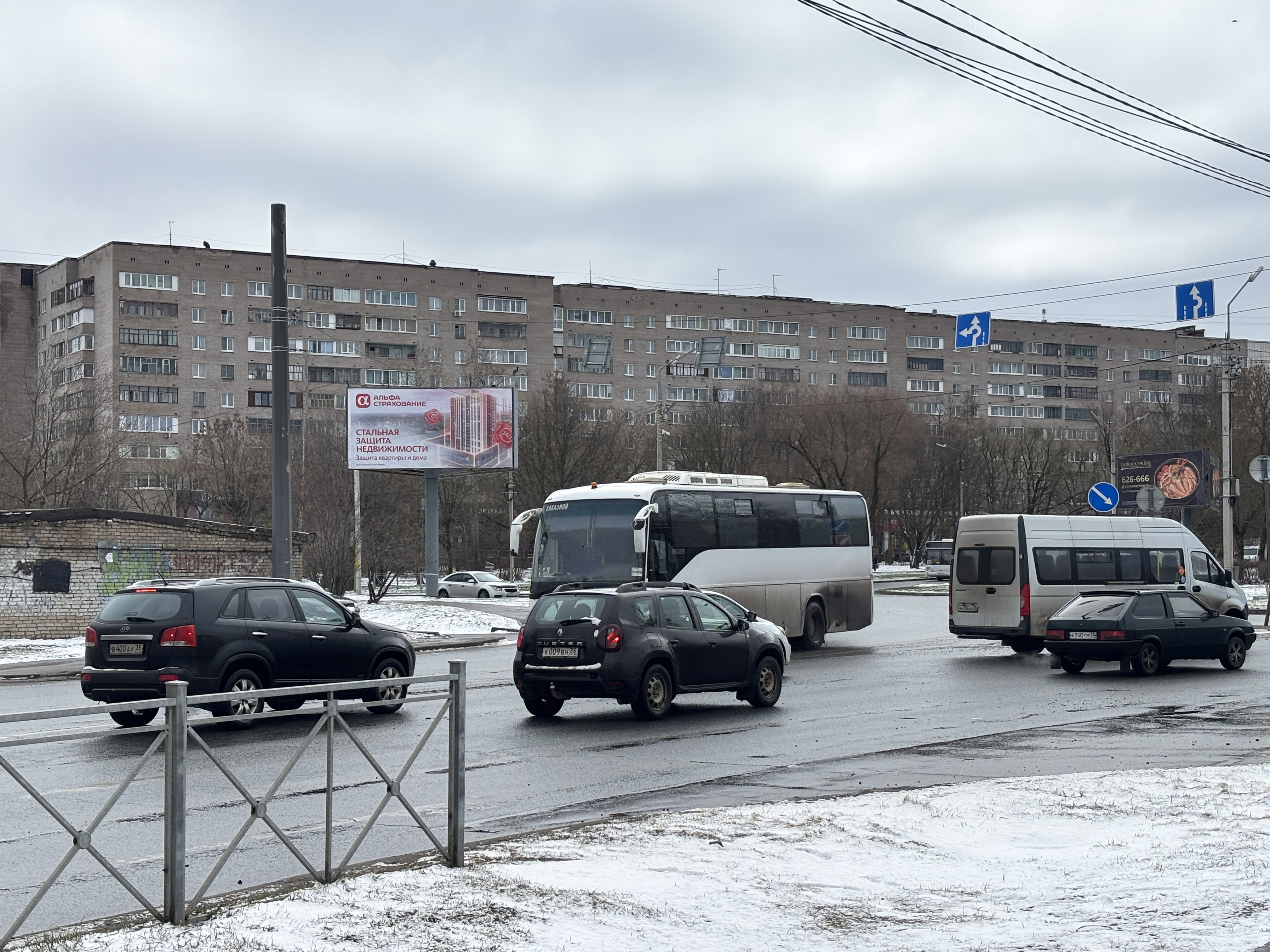 Фотография рекламного носителя, тип: Билборд 3x6, адрес: Краснодонцев ул., д.9, Череповец, Вологодская область, Россия. Сторона B №765044