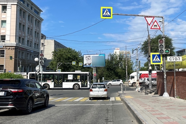 Фотография рекламного носителя, тип: Билборд 3x6, адрес: Океанский проспект, д.69, Владивосток, Приморский край, Россия. Сторона А1-А3 №154011