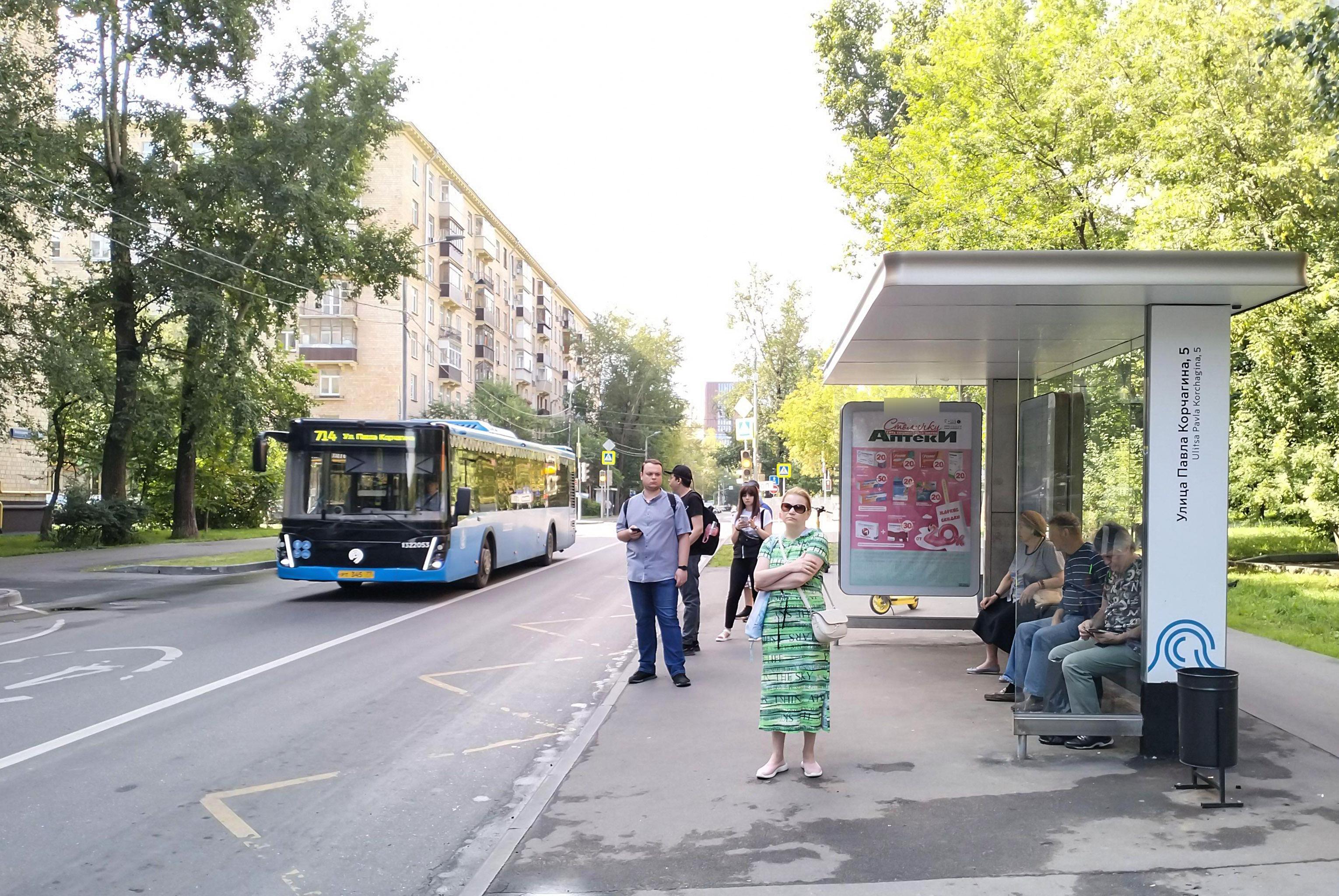 Фотография рекламного носителя, тип: Остановка 1.8x1.2, адрес: Павла Корчагина ул., ост. "ул. Павла Корчагина, 5", Москва, Россия. Сторона А №931726