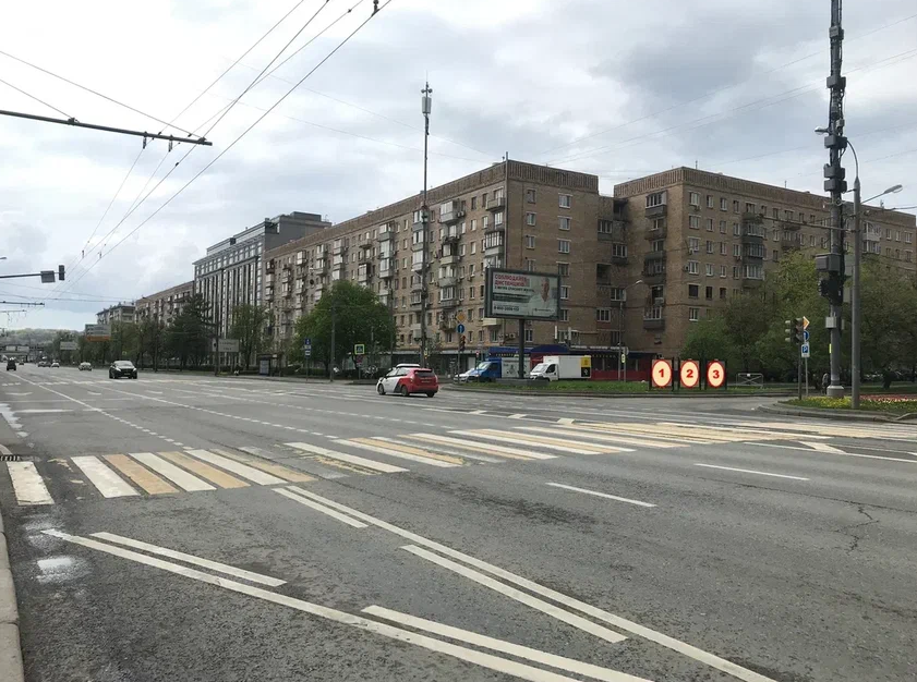 Фотография рекламного носителя, тип: Афиша 1.75x1.8, адрес: Комсомольский пр-т., д.38-40, стенд 1, Москва, Россия. Сторона A №865249