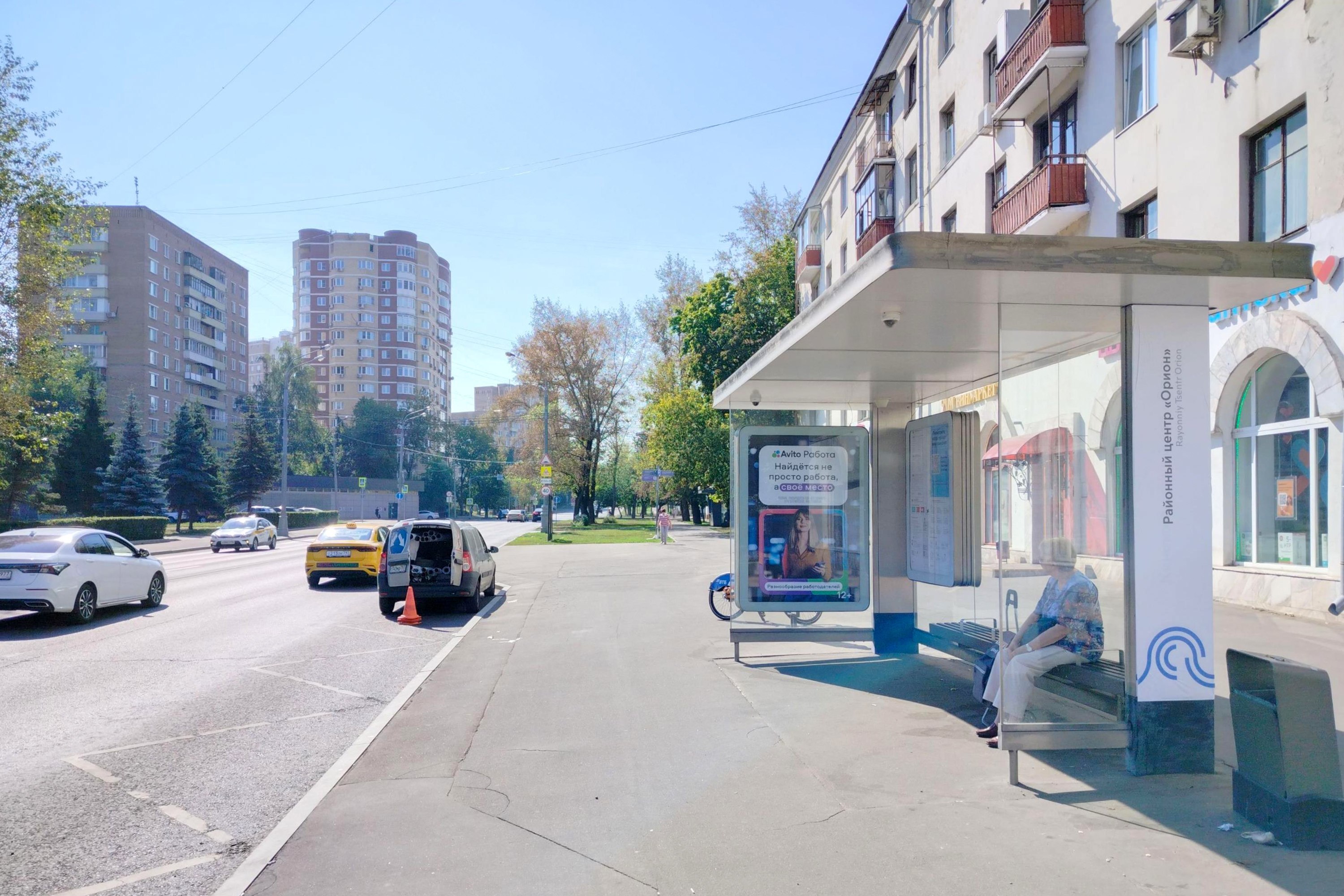Фотография рекламного носителя, тип: Остановка 1.8x1.2, адрес: Бабушкина Лётчика ул., ост. Киноконцертный зал "Орион", поз.1, Москва, Россия. Сторона А №1011356