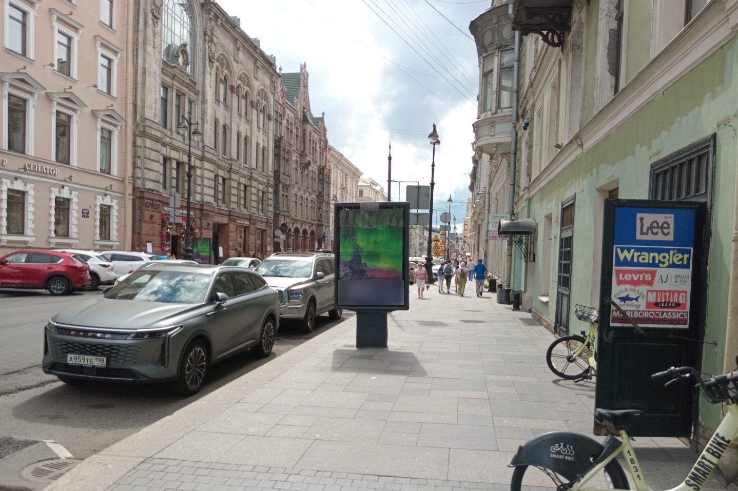 Фотография рекламного носителя, тип: Ситиформат 1.8x1.2, адрес: Большая Морская ул., д.17 Х Кирпичный пер., Санкт-Петербург, Россия. Сторона Б №107595