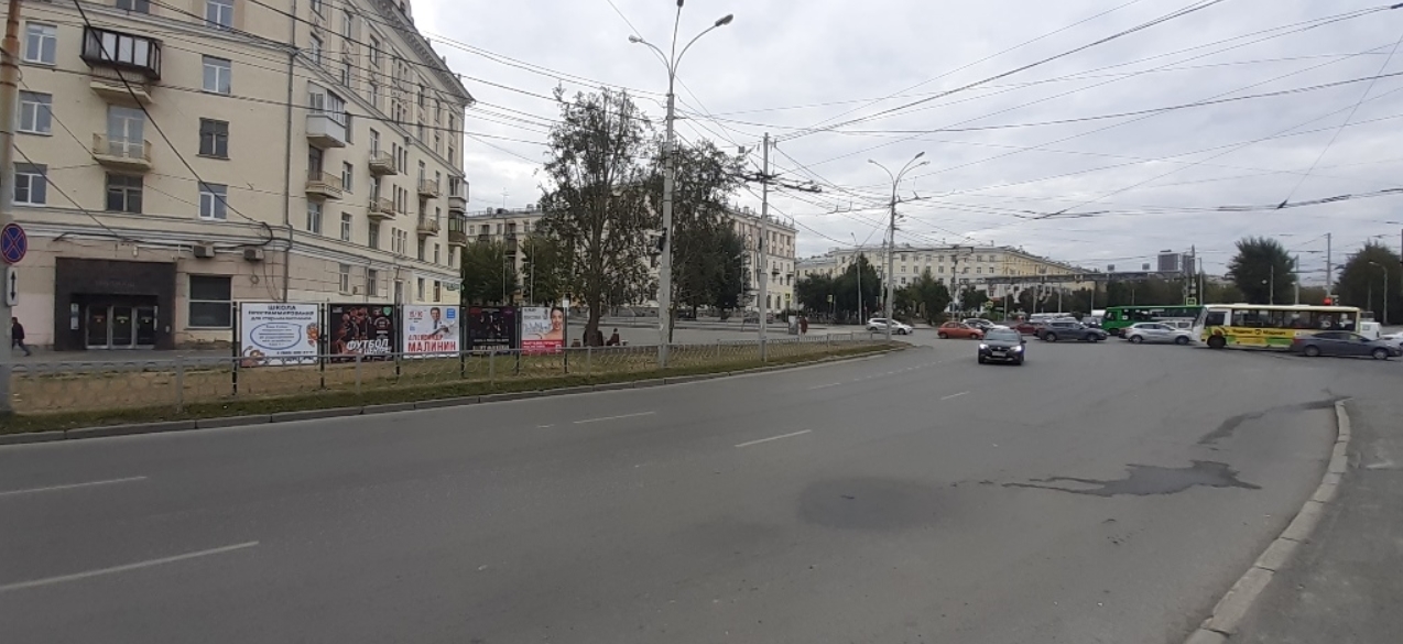 Фотография рекламного носителя, тип: Уличный информационный стенд, адрес: Космонавтов пр-т., Баумана метро, Екатеринбург, Свердловская область, Россия. Сторона A1 №1330844