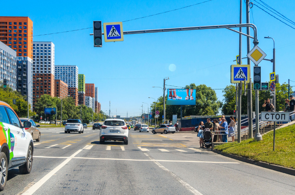 Фотография рекламного носителя, тип: Билборд 3x6, адрес: Боровское ш., д.2 Х 50-лет Октября ул., Москва, Россия. Сторона А1 №755580