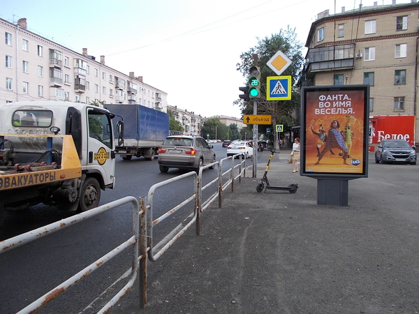 Фотография рекламного носителя, тип: Ситиформат 1.8x1.2, адрес: Каслинская ул., д.32, Челябинск, Челябинская область, Россия. Сторона А №143703