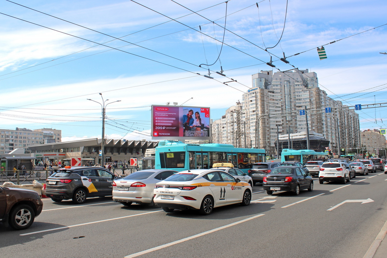 Фотография рекламного носителя, тип: Билборд 3x6, адрес: Коломяжский пр-т. Х Испытателей пр-т., Санкт-Петербург, Россия. Сторона А1 №1054076