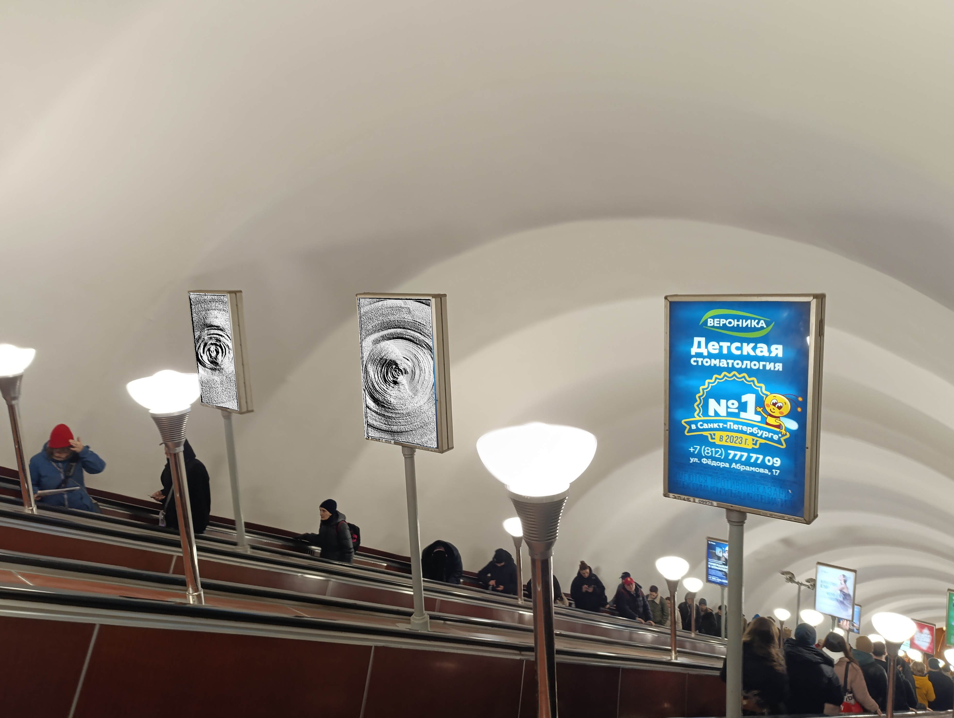Фотография рекламного носителя, тип: Лайтбокс, адрес: Станция метро «Проспект Просвещения», линия Московско-Петроградская, Санкт-Петербург, Россия. Сторона/вариант Б №1606229
