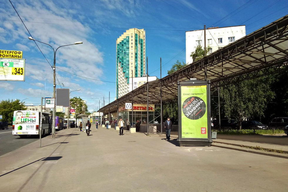 Фотография рекламного носителя, тип: Пиллар 3x1.4, адрес: Новаторов б-р., д.75, Санкт-Петербург, Россия. Сторона А №144405