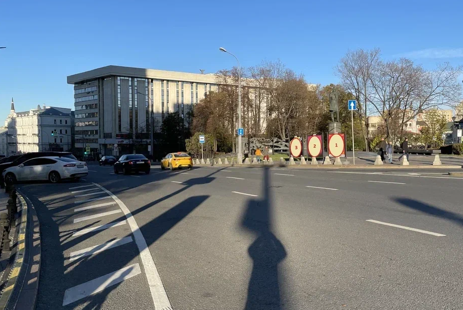 Фотография рекламного носителя, тип: Афиша 1.75x1.8, адрес: Садовая-Спасская ул., д.21, стенд 2, Москва, Россия. Сторона A №973425