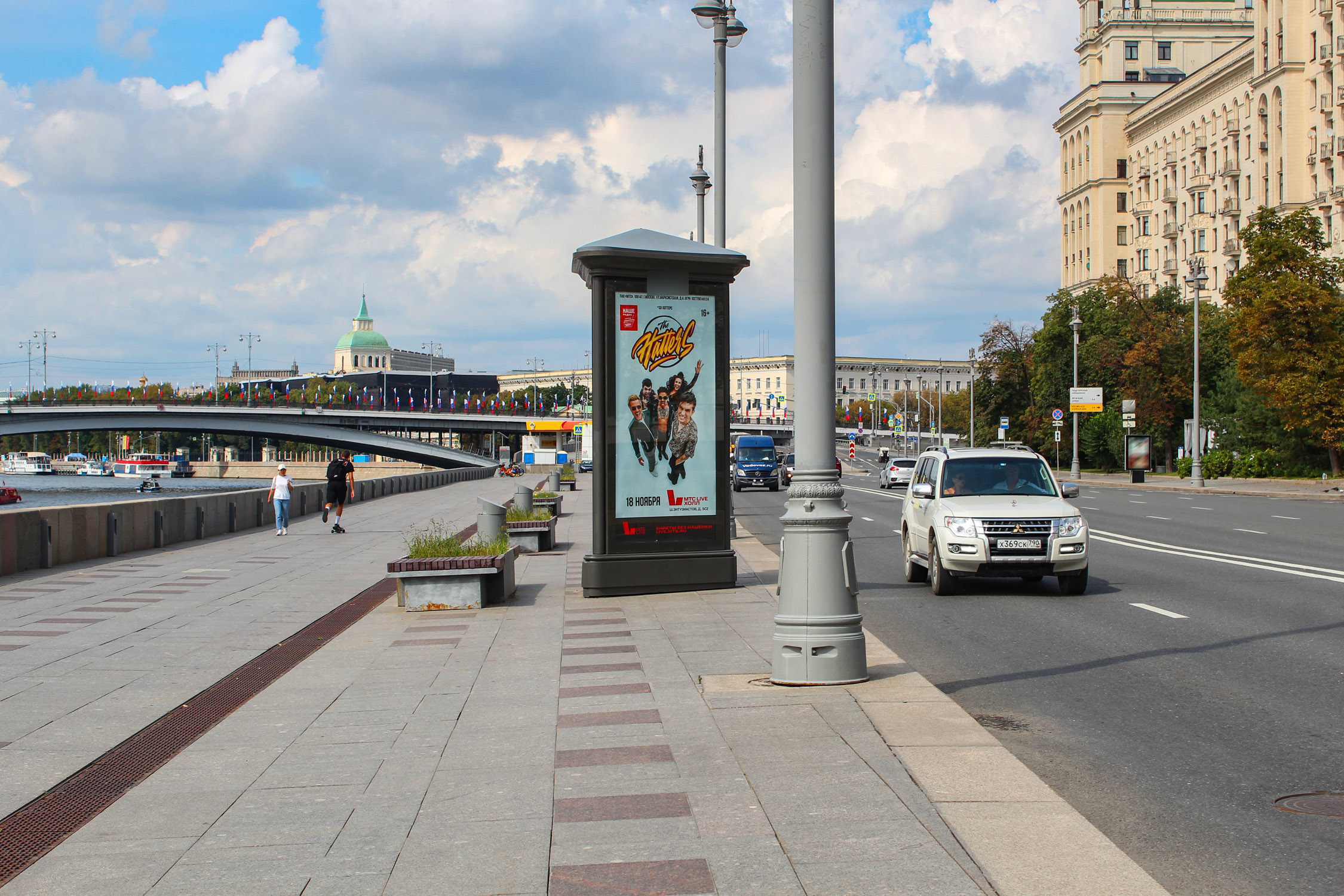 Фотография рекламного носителя, тип: Пиллар 3x1.4, адрес: Котельническая наб., д.17, Москва, Россия. Сторона Б №329721