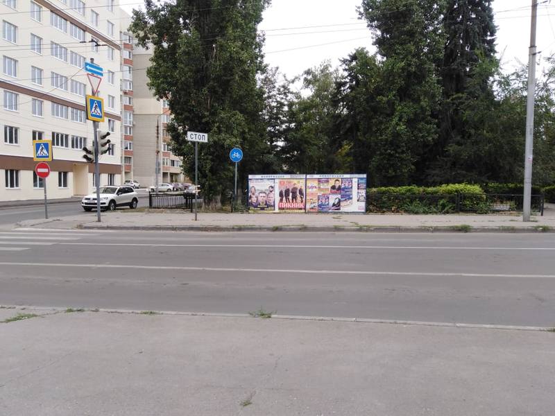 Фотография рекламного носителя, тип: Афиша 1.75x1.8, адрес: Астраханская ул. Х Новоузенская л., сквер, Саратов, Саратовская область, Россия. Сторона A №1384450