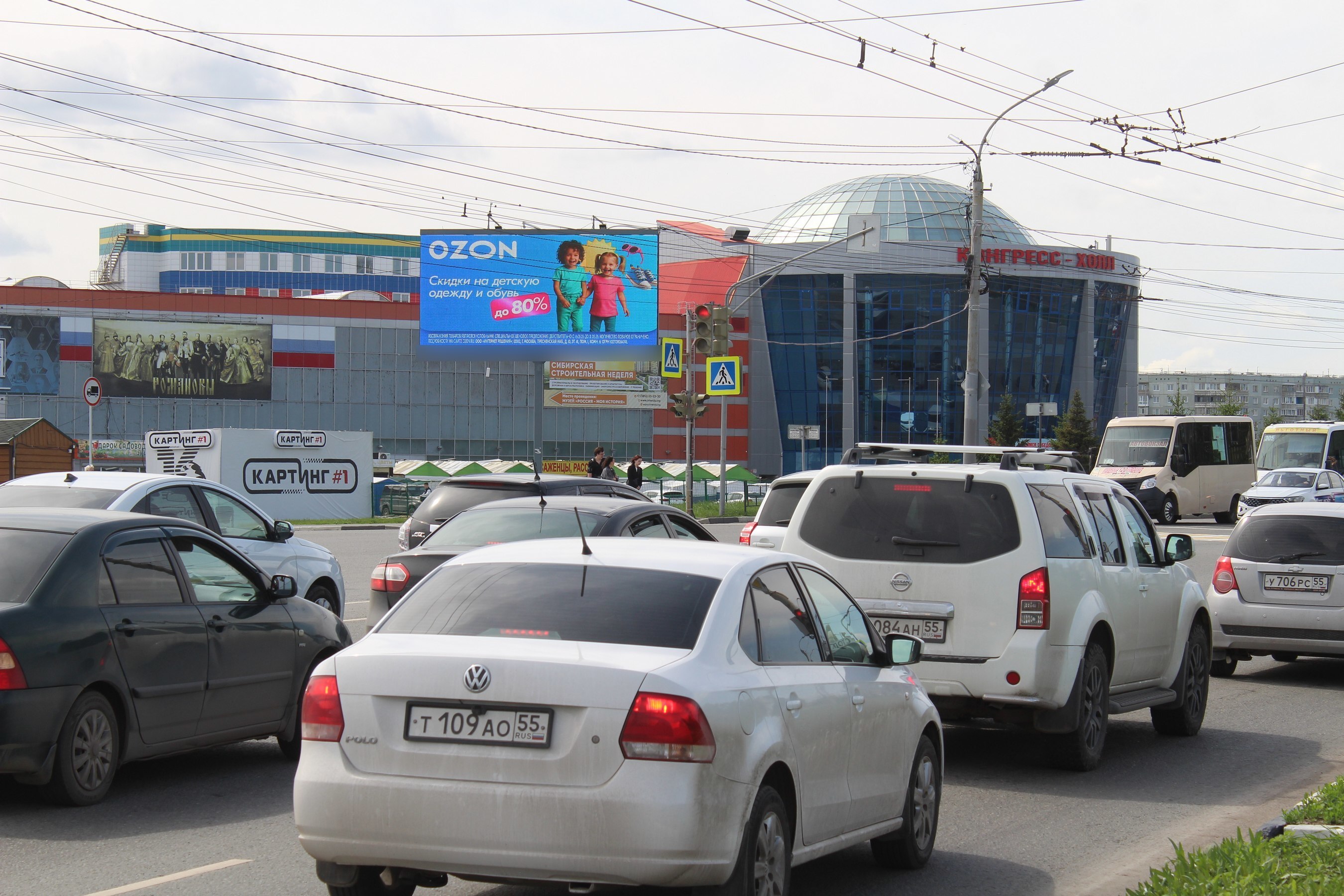 Фотография рекламного носителя, тип: Билборд 3x6, адрес: 70 лет Октября ул., д.25, корп.2, Омск, Омская область, Россия. Сторона Б1 №745342