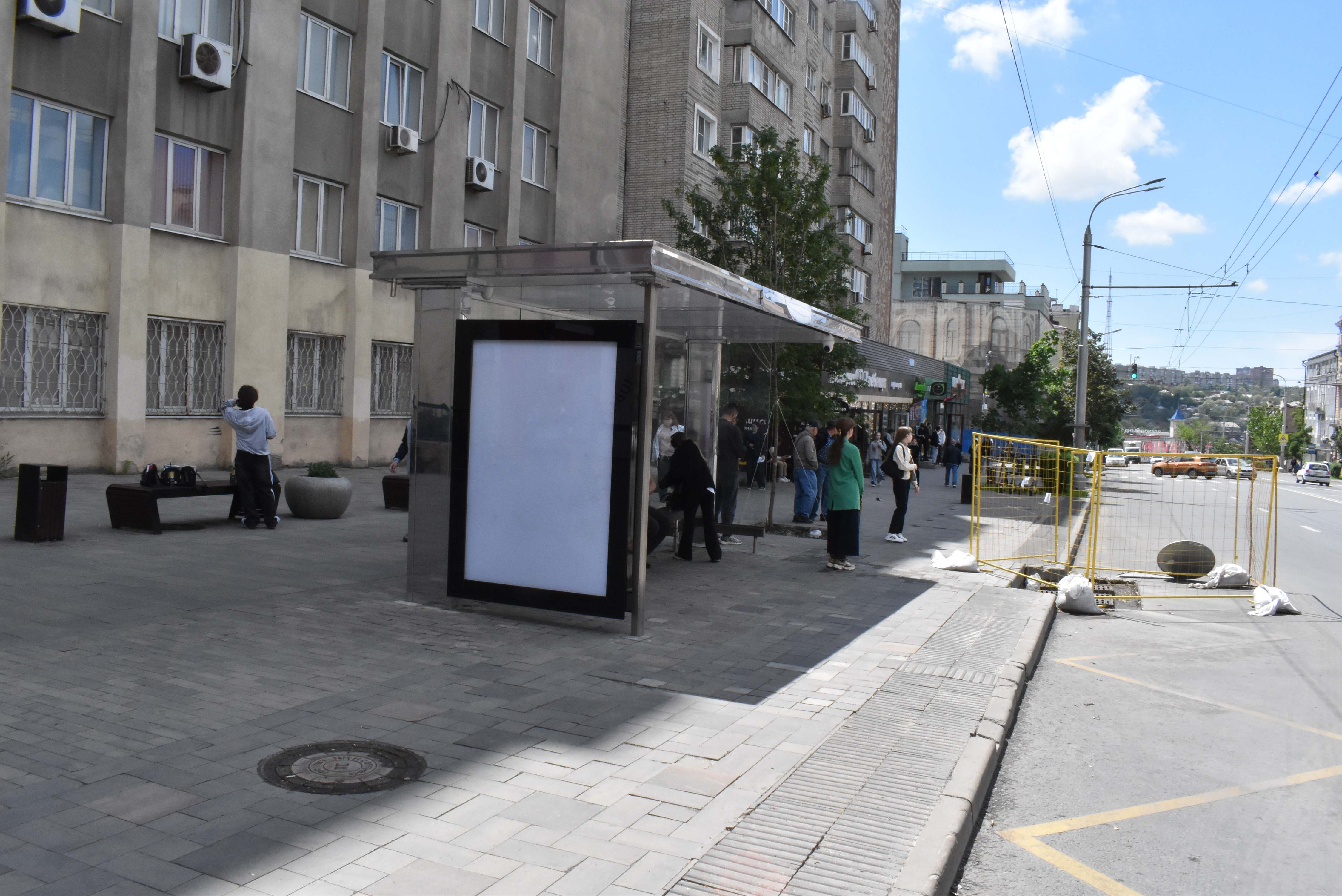 Фотография рекламного носителя, тип: Остановка 1.8x1.2, адрес: Б. Садовая ул., д.26, Ростов-на-Дону, Ростовская область, Россия. Сторона Б №1370415