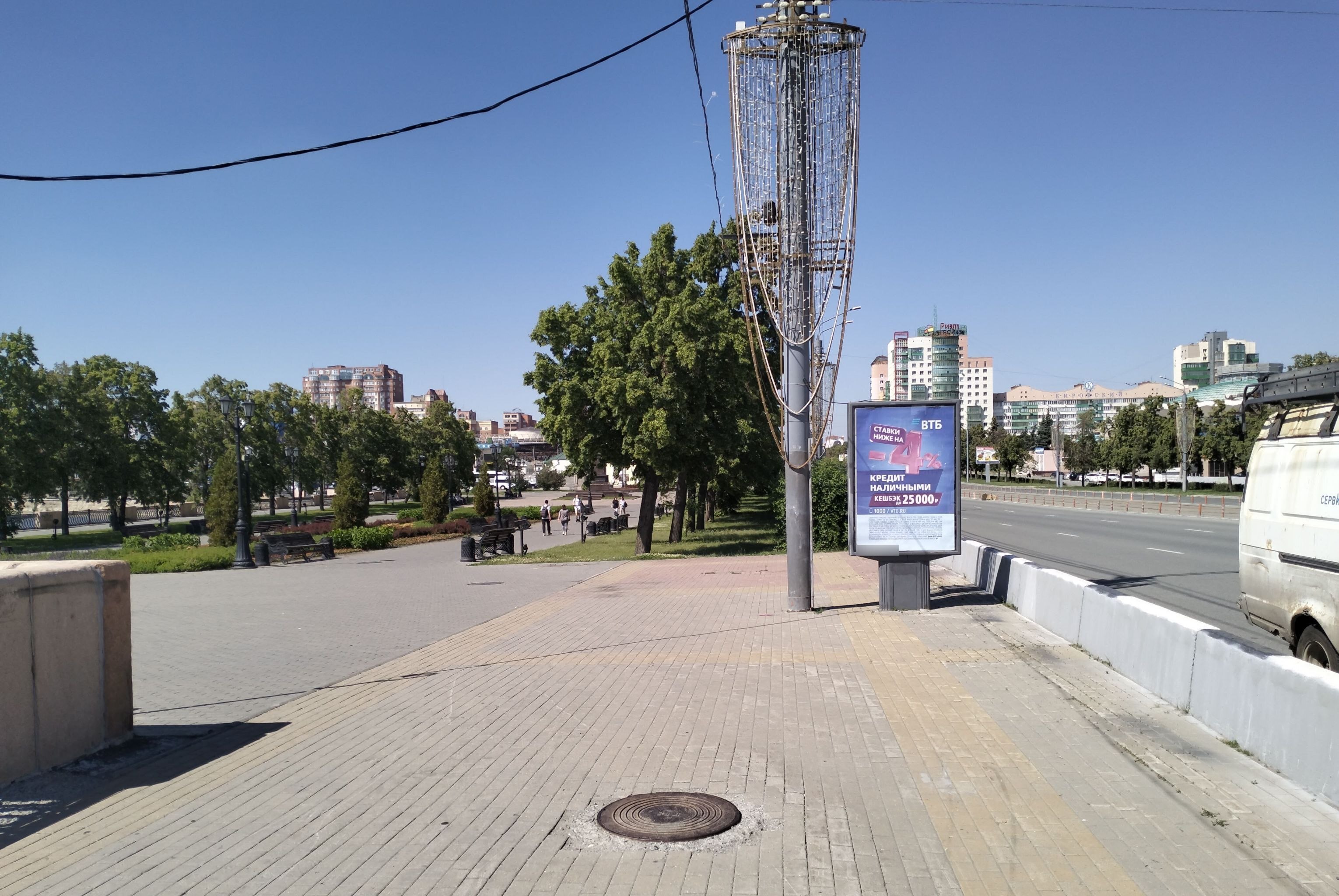 Фотография рекламного носителя, тип: Ситиформат 1.8x1.2, адрес: Кирова ул., мост через р.Миасс, Челябинск, Челябинская область, Россия. Сторона Б №143706