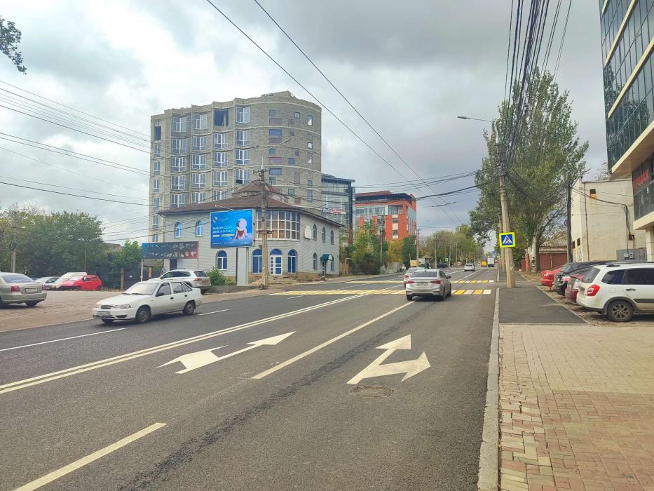 Фотография рекламного носителя, тип: Ситиборд 2.7x3.7, адрес: Богдана Хмельницкого пр-т., д.52, Донецк, Донецкая область, Россия. Сторона B1-B10 №1404043