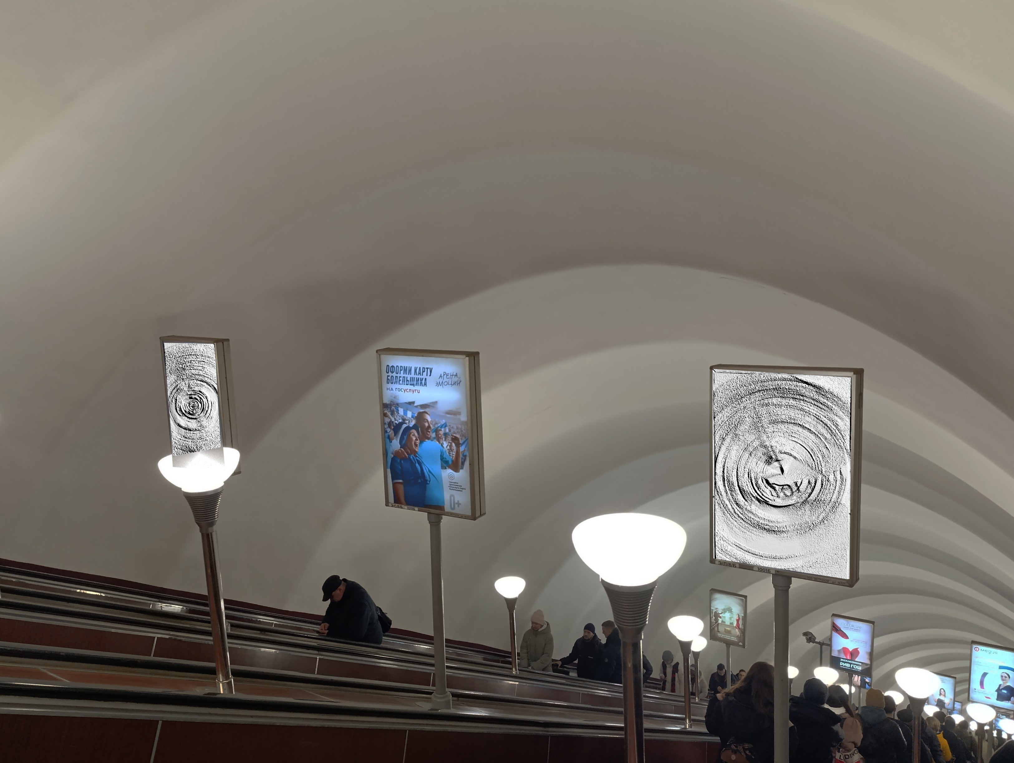 Фотография рекламного носителя, тип: Лайтбокс, адрес: Станция метро «Проспект Просвещения», линия Московско-Петроградская, Санкт-Петербург, Россия. Сторона/вариант Б №1606230