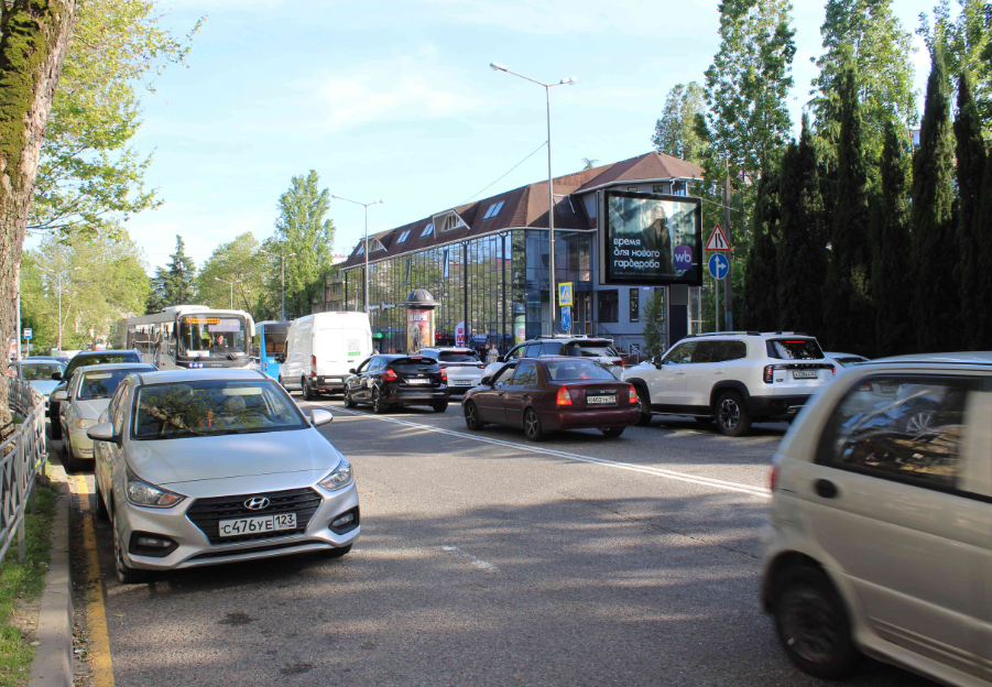 Фотография рекламного носителя, тип: Ситиборд 2.7x3.7, адрес: Донская ул., д.33, Сочи, Краснодарский край, Россия. Сторона A1-A5 №826677