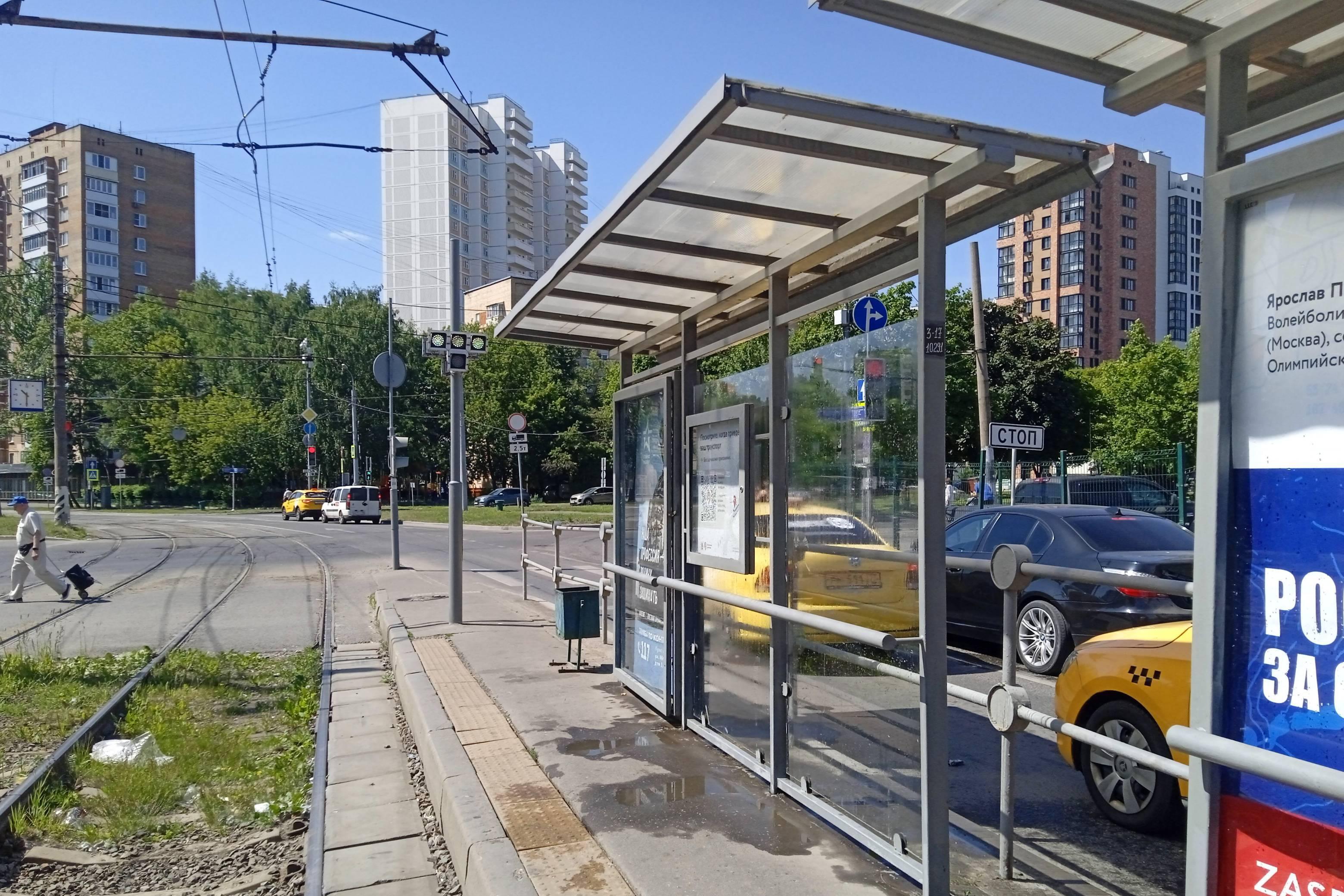 Фотография рекламного носителя, тип: Остановка 1.8x1.2, адрес: Полярная ул., д.21, поз.2, Москва, Россия. Сторона А №809132