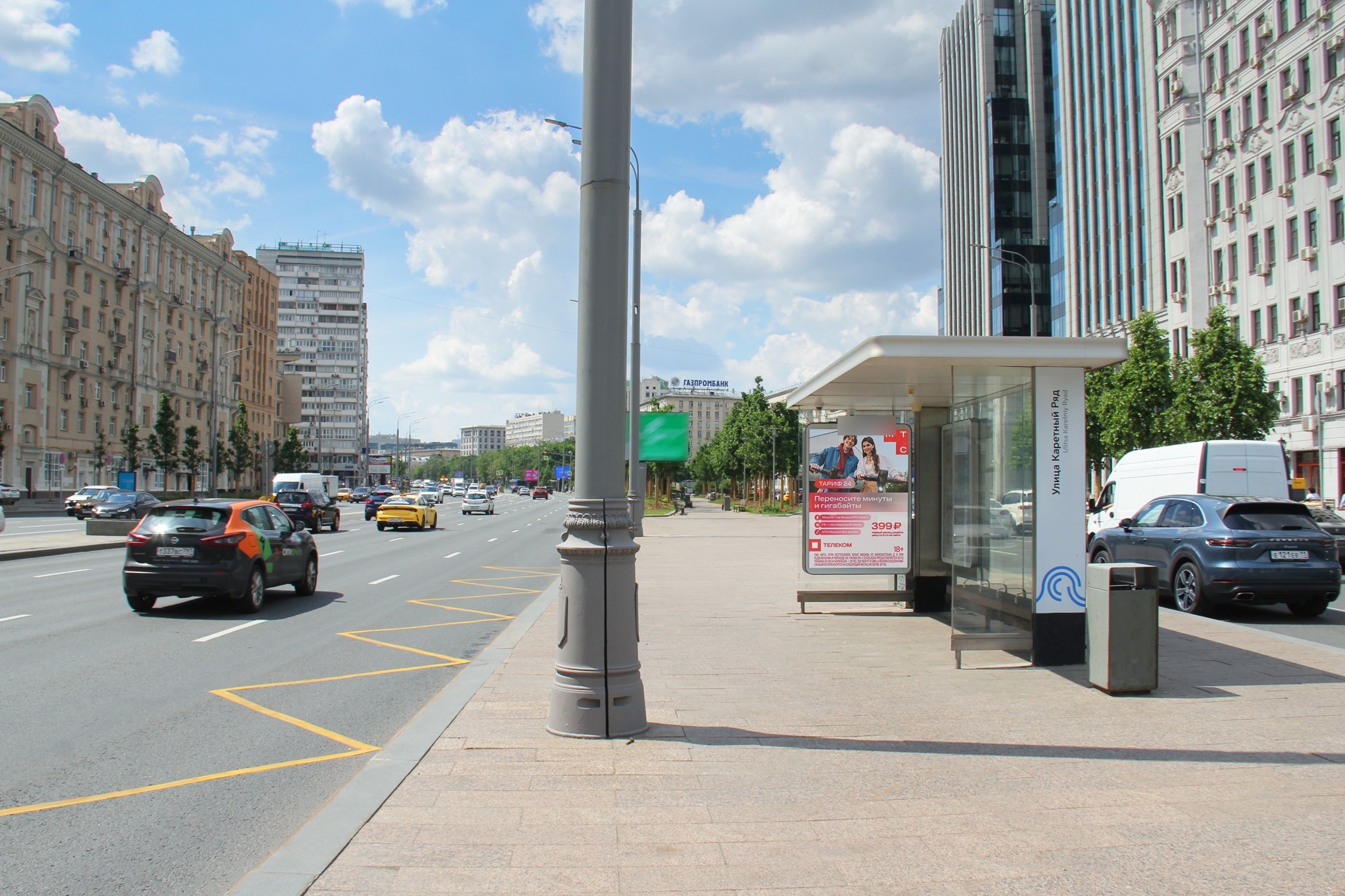 Фотография рекламного носителя, тип: Остановка 1.8x1.2, адрес: Садовая-Каретная ул., ост. Каретный Ряд ул., поз.1, Москва, Россия. Сторона А1 №706816