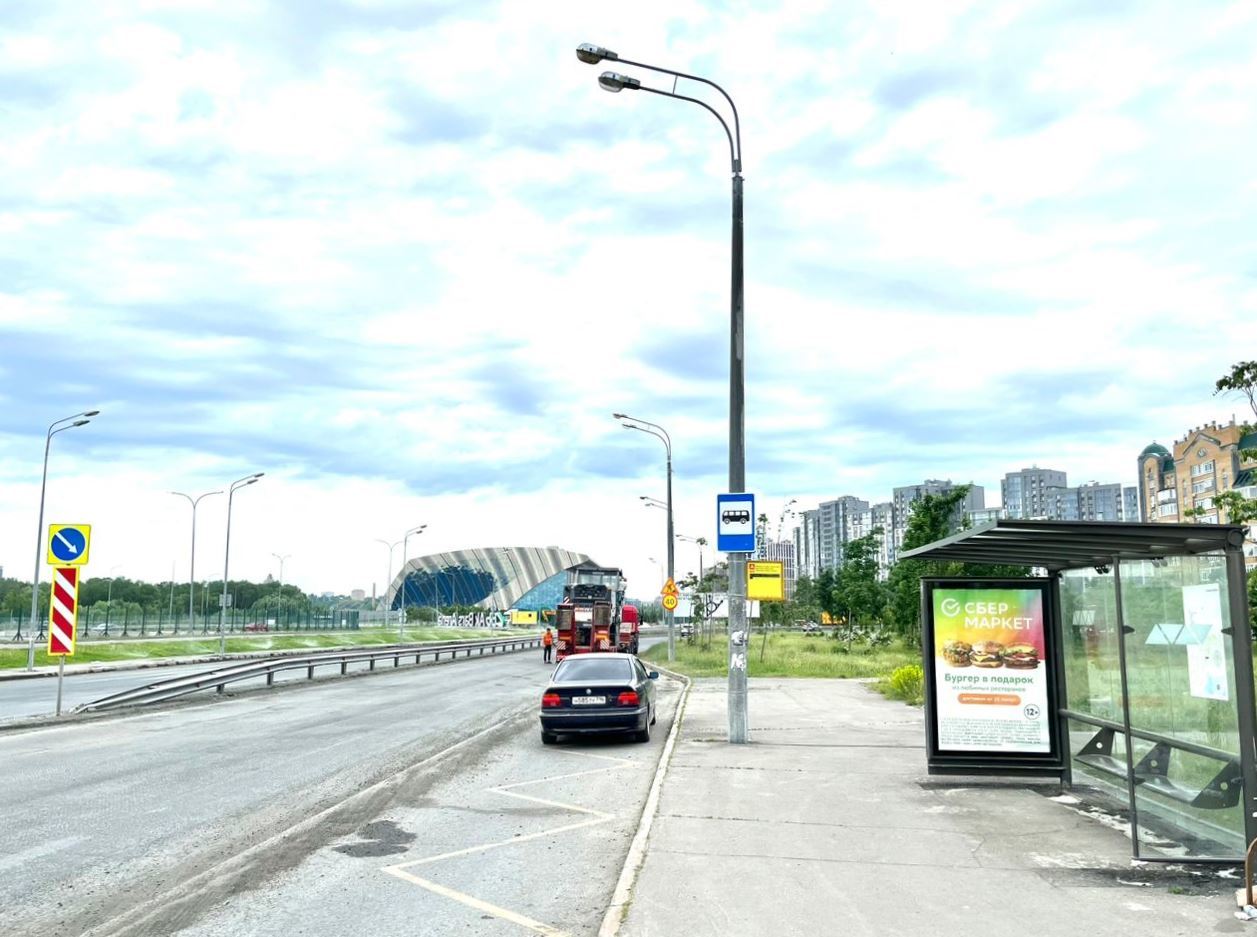 Фотография рекламного носителя, тип: Остановка 1.8x1.2, адрес: Чистопольская ул., д.77/2, ост. "Футбольный стадион Ак Барс-Арена", Казань, Республика Татарстан, Россия. Сторона А №1326600