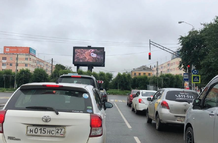 Фотография рекламного носителя, тип: Нестандартный билборд, адрес: Ленина пр-т., д.18, Металлургов пл., Комсомольск-на-Амуре, Хабаровский край, Россия. Сторона А №1370858