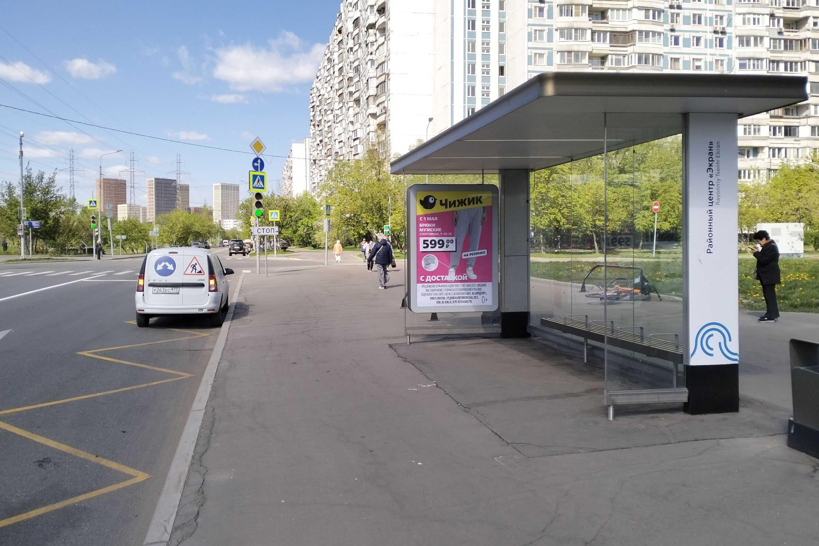 Фотография рекламного носителя, тип: Остановка 1.8x1.2, адрес: Голованова Маршала ул., ост. "Новочеркасский б-р.", Москва, Россия. Сторона А №925856