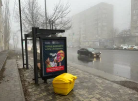 Фотография рекламного носителя, тип: Остановка 1.8x1.2, адрес: им. Рокоссовского ул., ост. "Красные казармы", Волгоград, Волгоградская область, Россия. Сторона Б №1349258