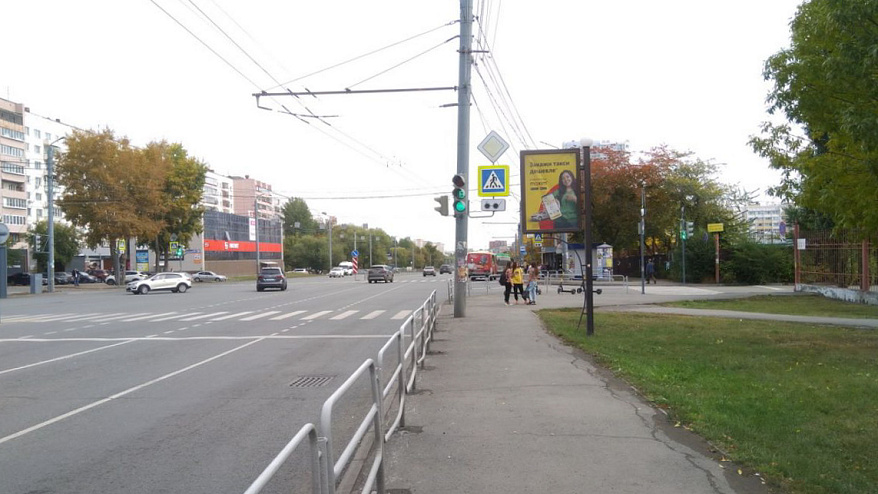 Фотография рекламного носителя, тип: Панель-кронштейн, адрес: Бр. Кашириных ул., Челябинск, Челябинская область, Россия. Сторона A №200760