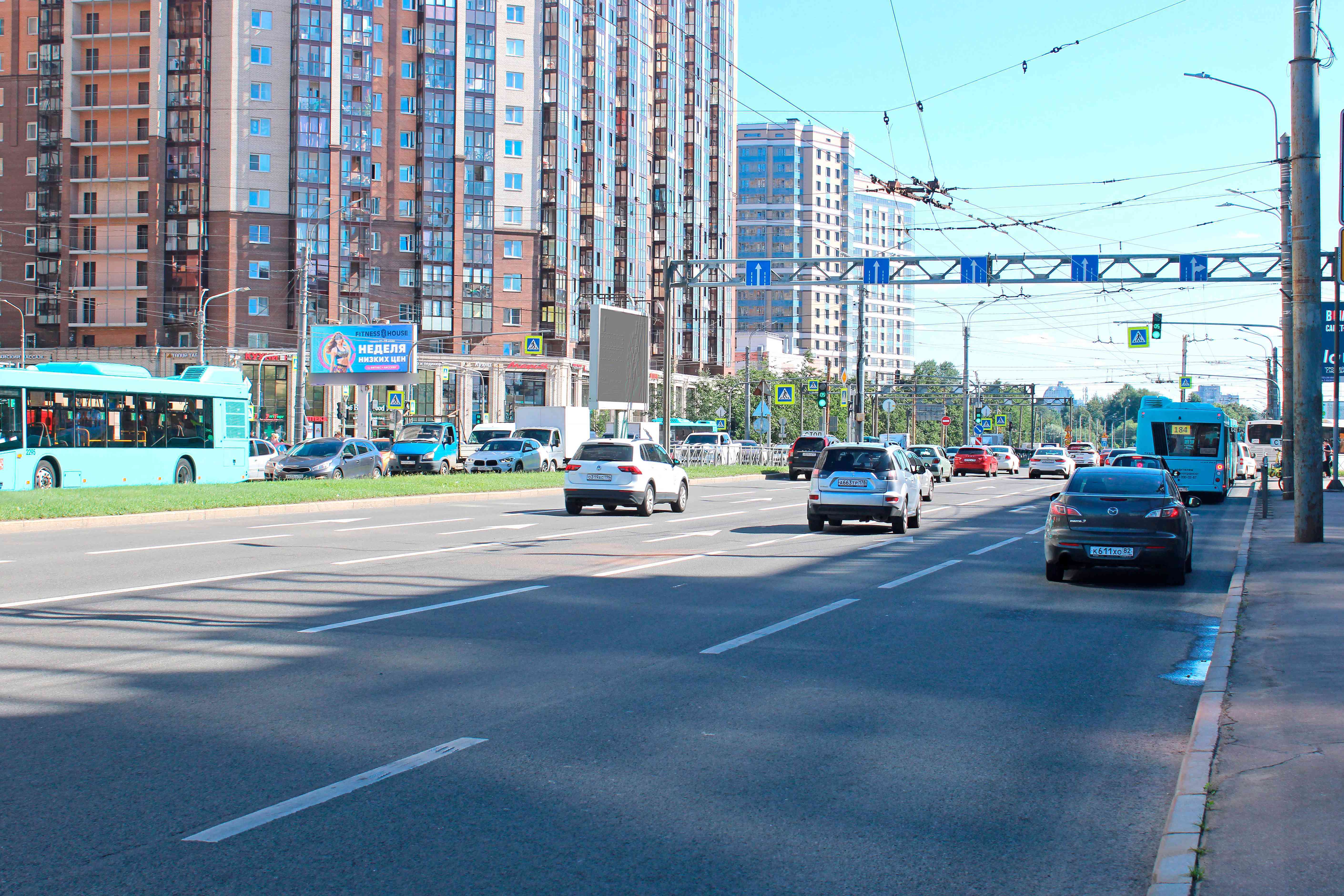 Фотография рекламного носителя, тип: Билборд 3x6, адрес: Коломяжский пр-т., д.15, корп.2 Х Богатырский пр-т., Санкт-Петербург, Россия. Сторона Б №719378