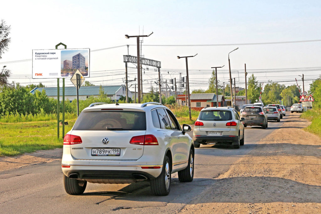 Фотография рекламного носителя, тип: Нестандартный билборд, адрес: Заневка ул., недалеко от ж/д переезда, поз.1, Кудрово, Ленинградская область, Россия. Сторона B №717312