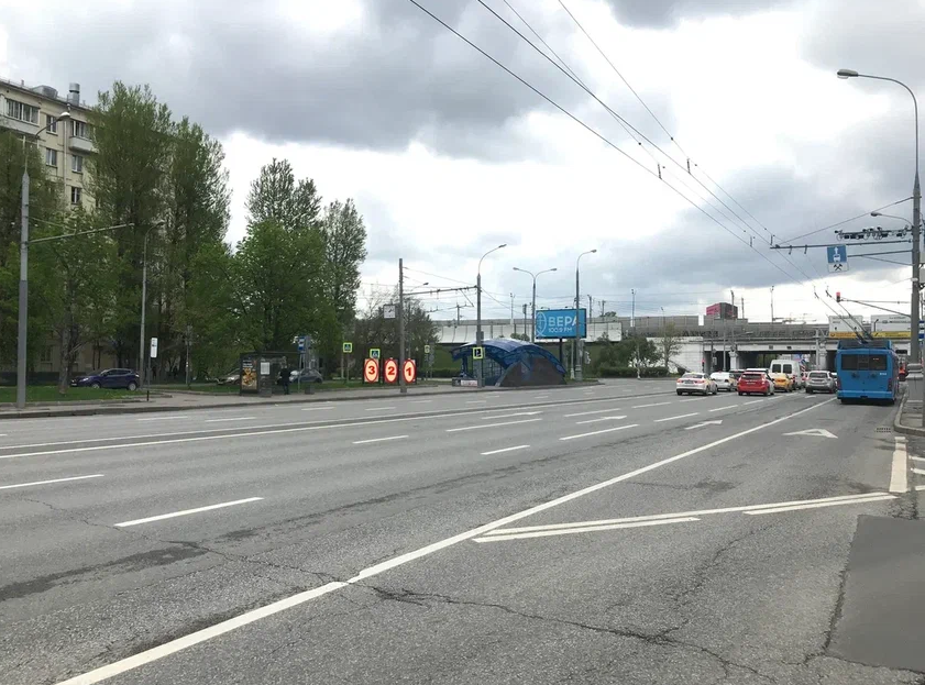 Фотография рекламного носителя, тип: Афиша 1.75x1.8, адрес: Комсомольский пр-т. Х Хамовнический Вал ул., д.18/49, стенд 2, Москва, Россия. Сторона A №886785