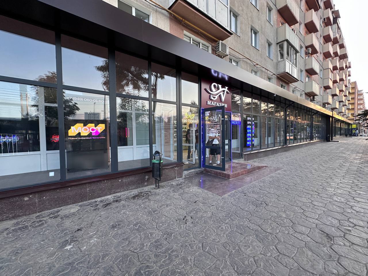 Фотография рекламного носителя, тип: Нестандартный ситиформат, адрес: Ленина пр-т., д.102, Мариуполь, Донецкая область, Россия. Сторона A1-А10 №1377576