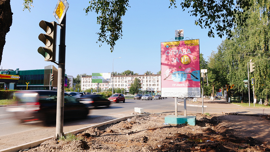 Фотография рекламного носителя, тип: Билборд 2x3, адрес: Мира пр-т. Х Нефтяников пр-т., поз.1, Елабуга, Республика Татарстан, Россия. Сторона A №952515