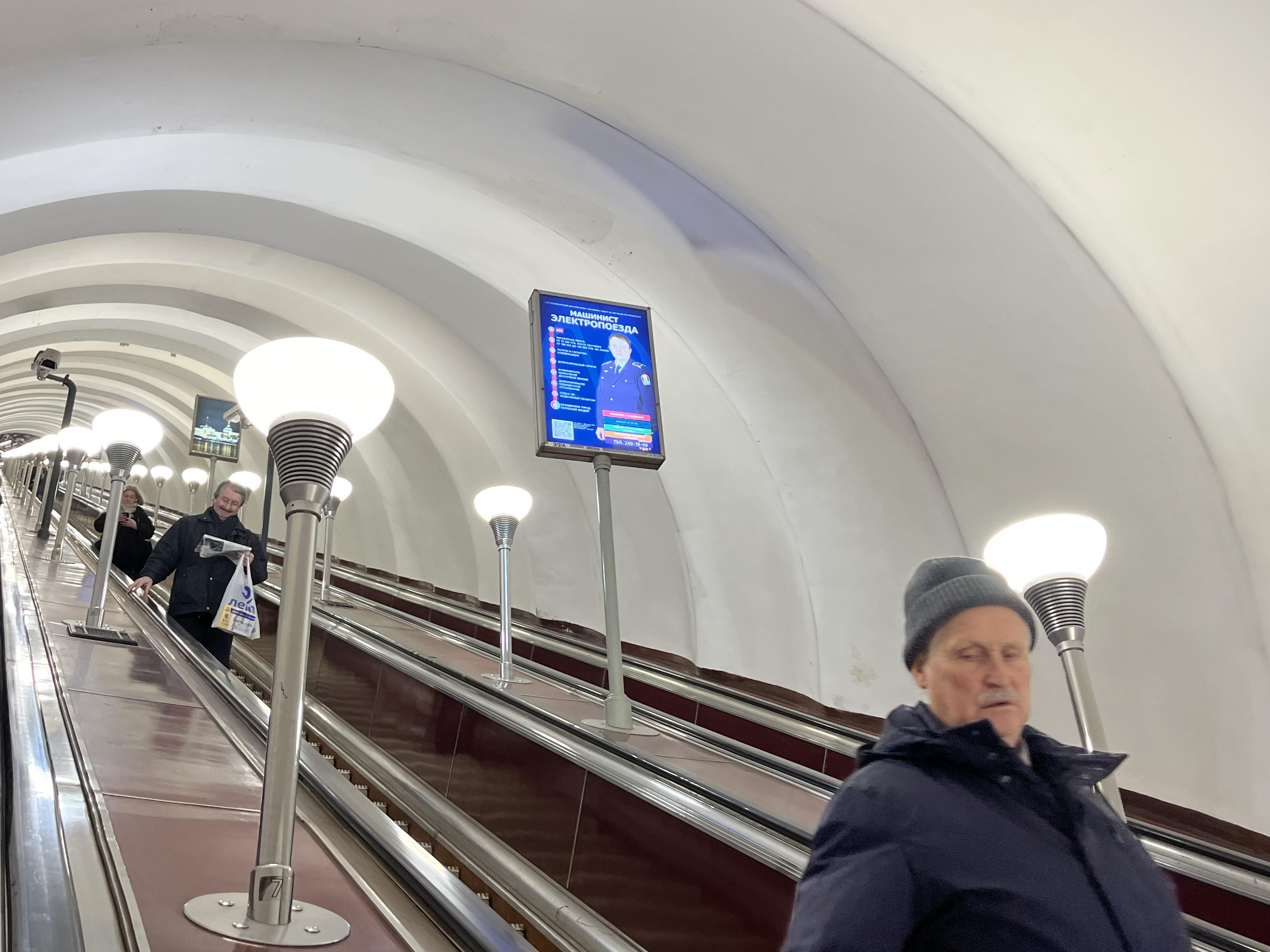 Фотография рекламного носителя, тип: Лайтбокс, адрес: Станция метро «Политехническая», линия Кировско-Выборгская, Санкт-Петербург, Россия. Сторона/вариант А №1606217