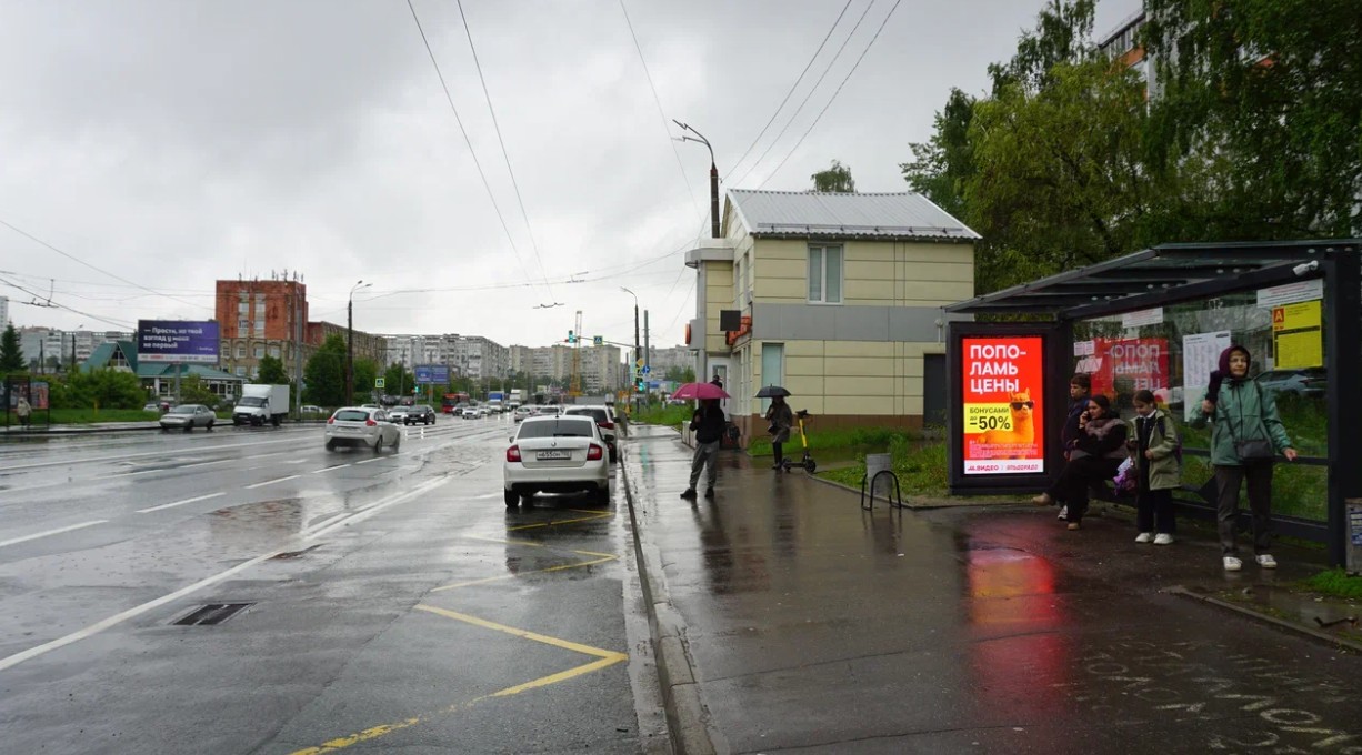 Фотография рекламного носителя, тип: Остановка, адрес: Юлиуса Фучика ул., д.50 Х Сафиуллина ул., ост. Ул.Сафиуллина, Казань, Республика Татарстан, Россия. Сторона А1-А10 №1396868