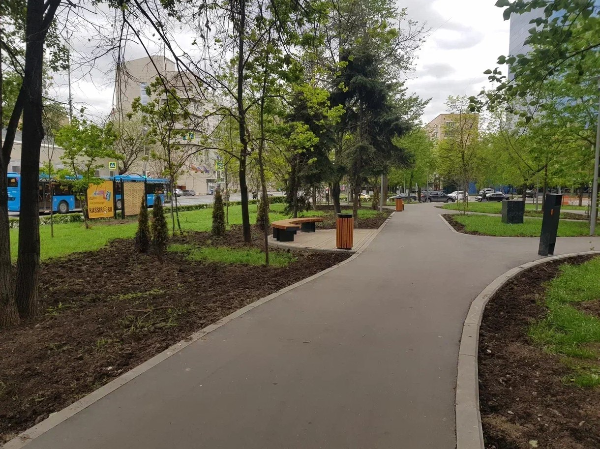 Фотография рекламного носителя, тип: Афиша 1.75x1.8, адрес: Люсиновская ул., д.12, стенд 1, Москва, Россия. Сторона B №618614