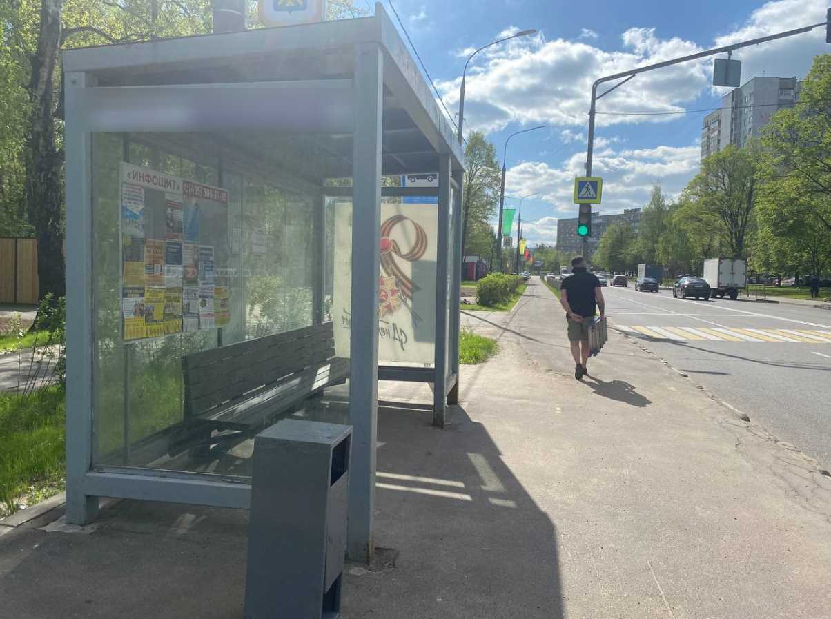 Фотография рекламного носителя, тип: Остановка 1.8x1.2, адрес: Ленинского Комсомола пр-т., д.2к1, остановка "Видновский Лесопарк", Видное, Московская область, Россия. Сторона B №1381897