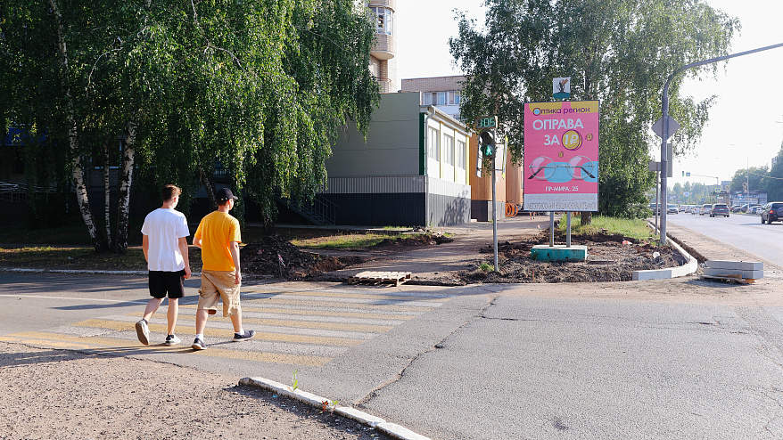 Фотография рекламного носителя, тип: Билборд 2x3, адрес: Мира пр-т. Х Нефтяников пр-т., поз.1, Елабуга, Республика Татарстан, Россия. Сторона B №952516