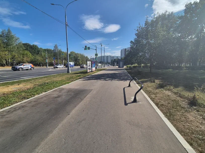 Фотография рекламного носителя, тип: Афиша 1.75x1.8, адрес: Новоясеневский пр-т., д.12, стенд 2, Москва, Россия. Сторона B №873694