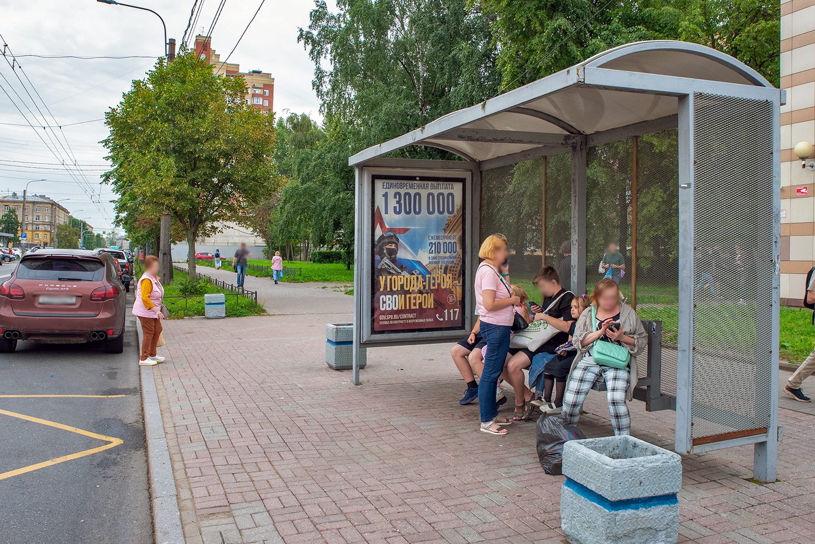 Фотография рекламного носителя, тип: Остановка 1.8x1.2, адрес: Васи Алексеева ул., д.1, Санкт-Петербург, Россия. Сторона А №164780