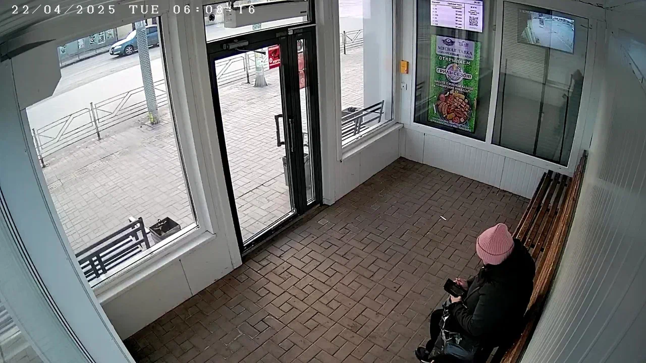 Фотография рекламного носителя, тип: Остановка 1.8x1.2, адрес: 21-я Амурская ул., д.12, ООТ «21-я Амурская», Омск, Омская область, Россия. Сторона Б №1384963