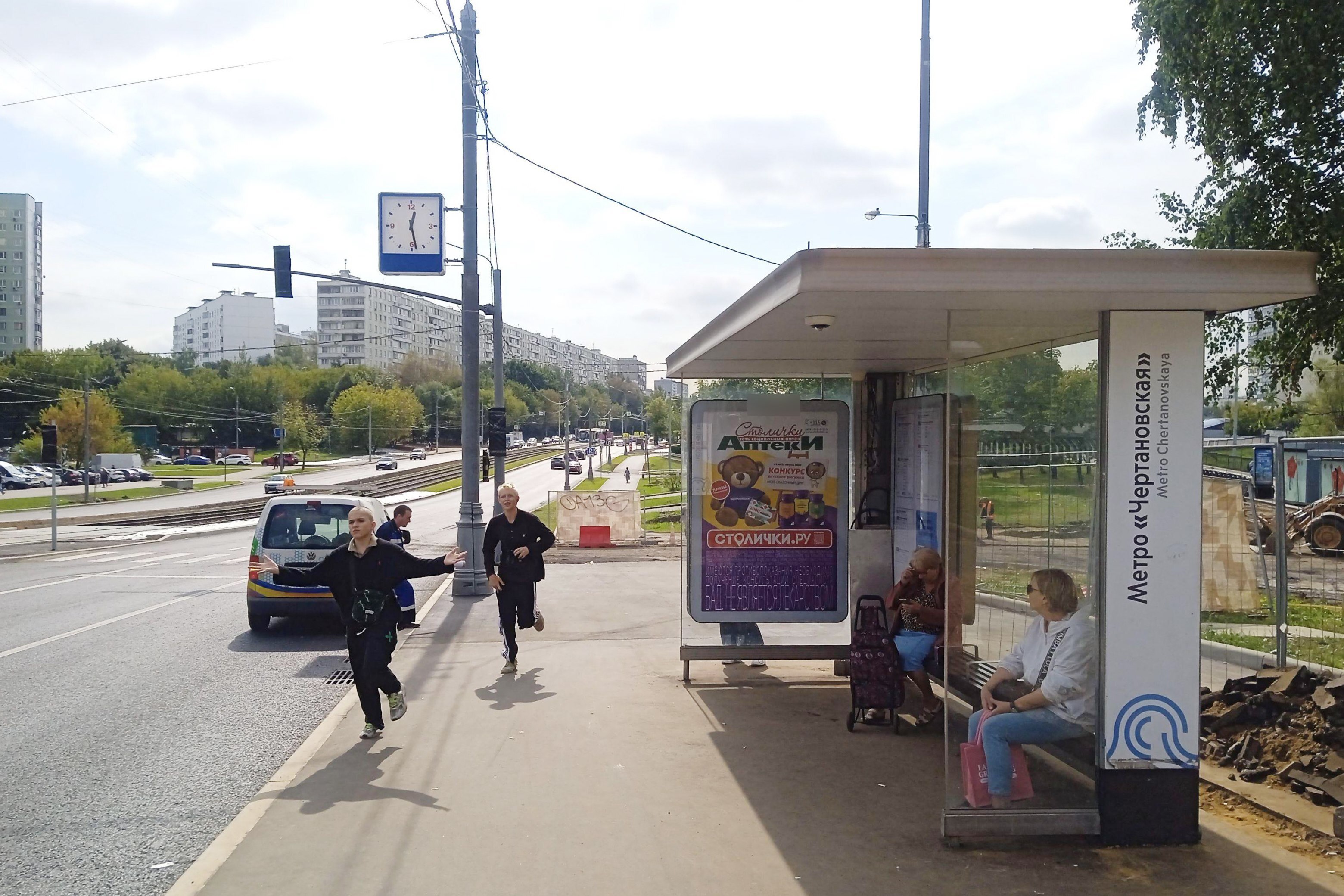Фотография рекламного носителя, тип: Остановка 1.8x1.2, адрес: Чертановская ул., д.1, Москва, Россия. Сторона А №803620