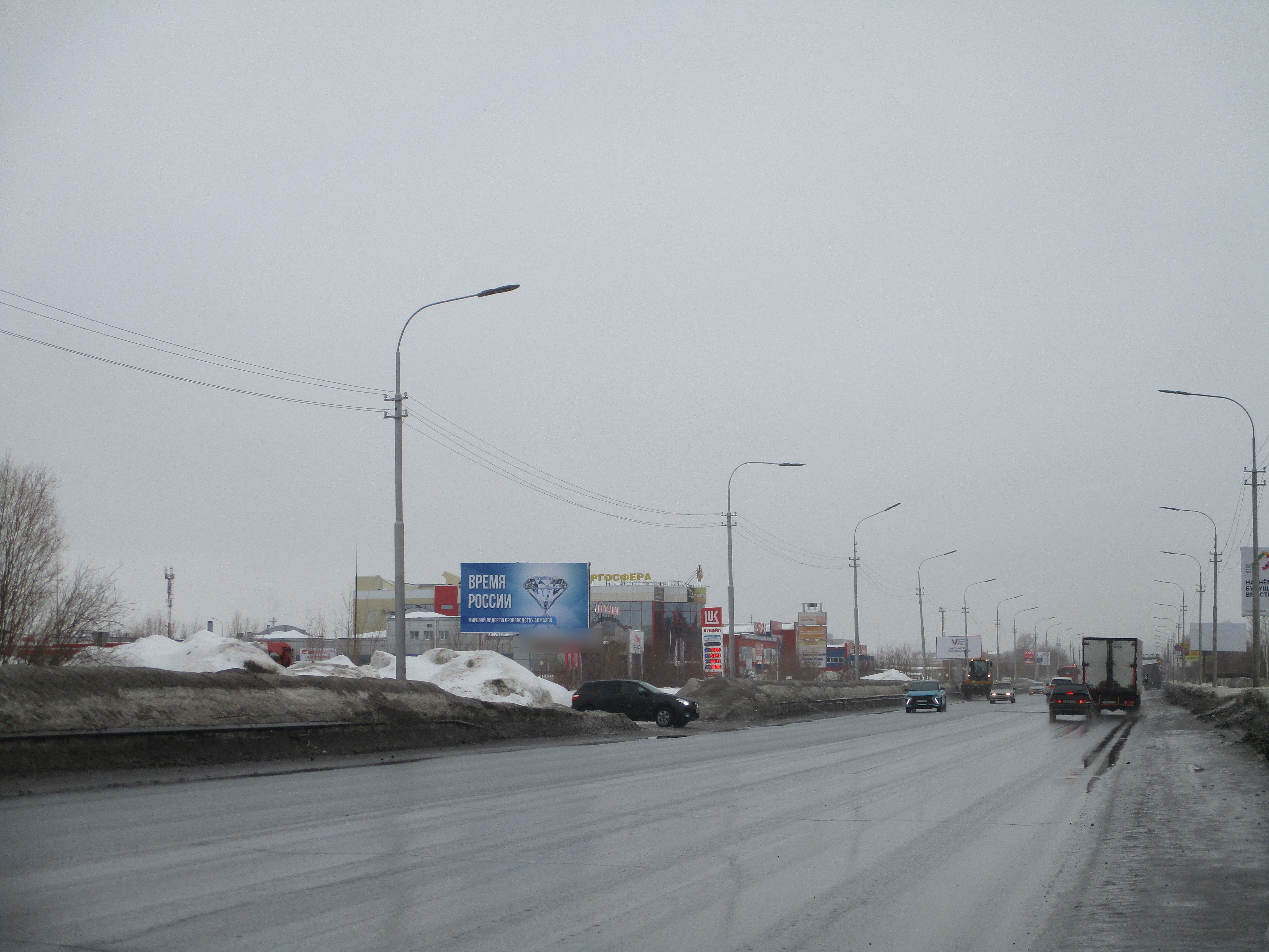 Фотография рекламного носителя, тип: Билборд 3x6, адрес: Нефтеюганское ш. Х Генерала Иванова ул., д.12, Сургут, Ханты-Мансийский автономный округ – Югра, Россия. Сторона Б №1017425