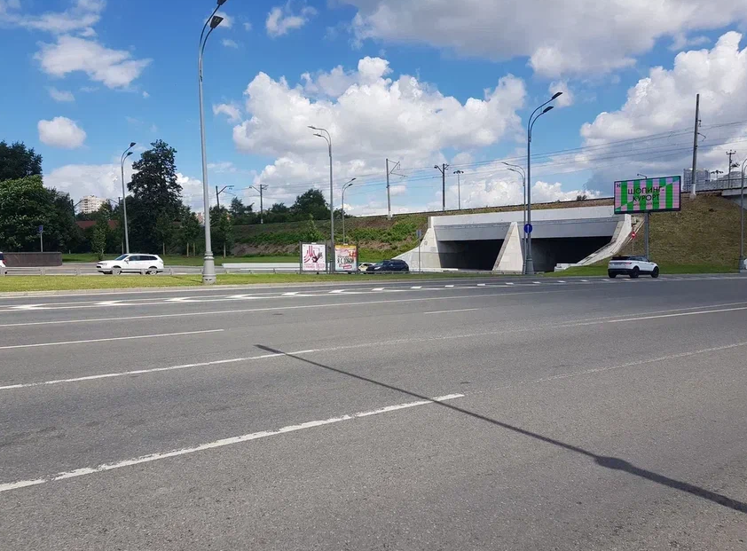 Фотография рекламного носителя, тип: Афиша 1.75x1.8, адрес: Волоколамское ш., д.88, корп.1, стенд 2, Москва, Россия. Сторона A №886649