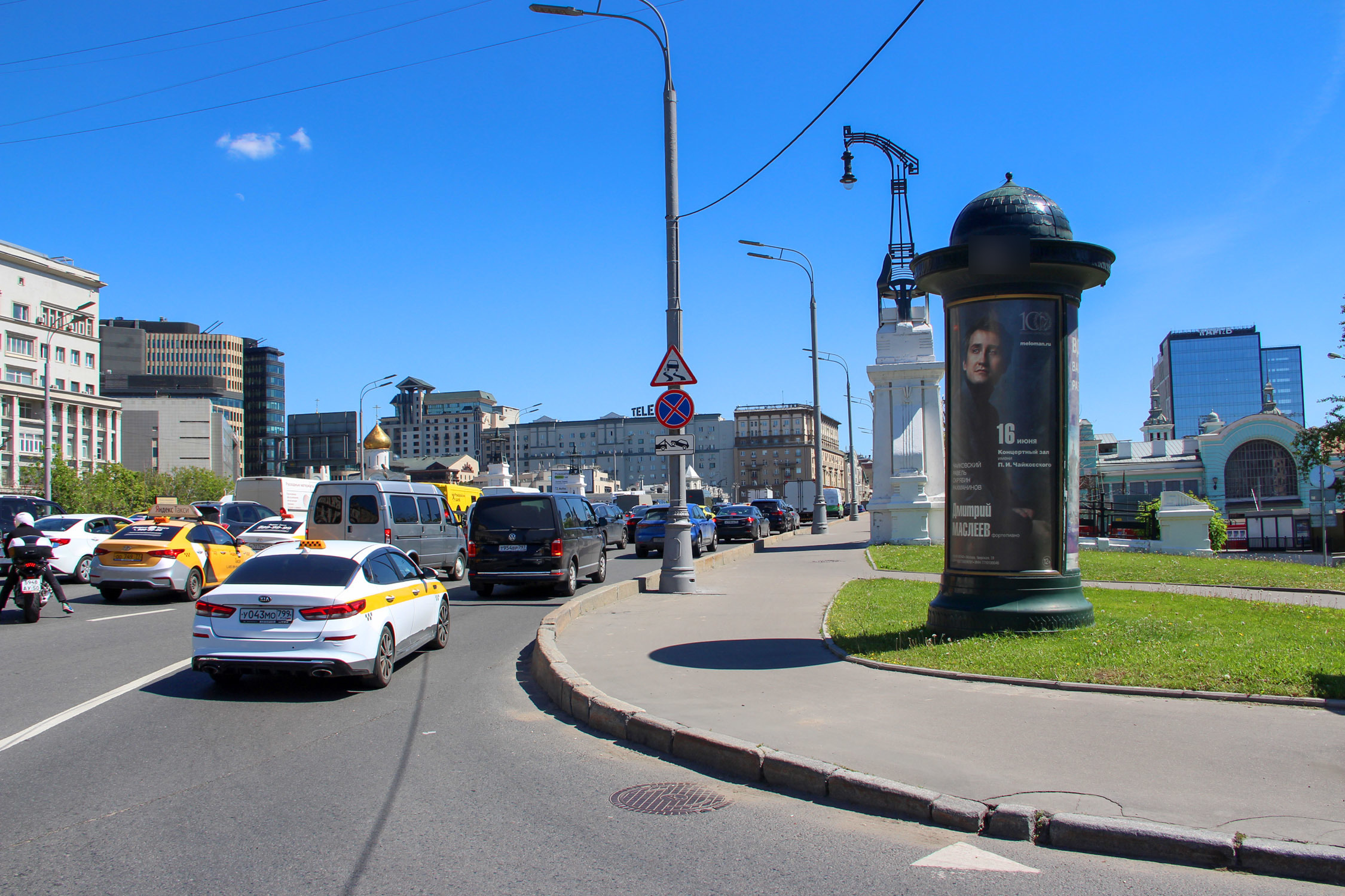 Фотография рекламного носителя, тип: Пиллар 3x1.4, адрес: Ленинградский пр-т., д.1, стр.4, Москва, Россия. Сторона А №549313