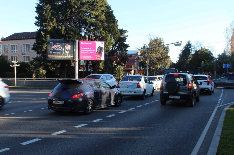 Фотография рекламного носителя, тип: Ситиборд 2.7x3.7, адрес: Ленина ул. X Ромашек ул., поз.1, Адлер, Краснодарский край, Россия. Сторона А1 №1034781