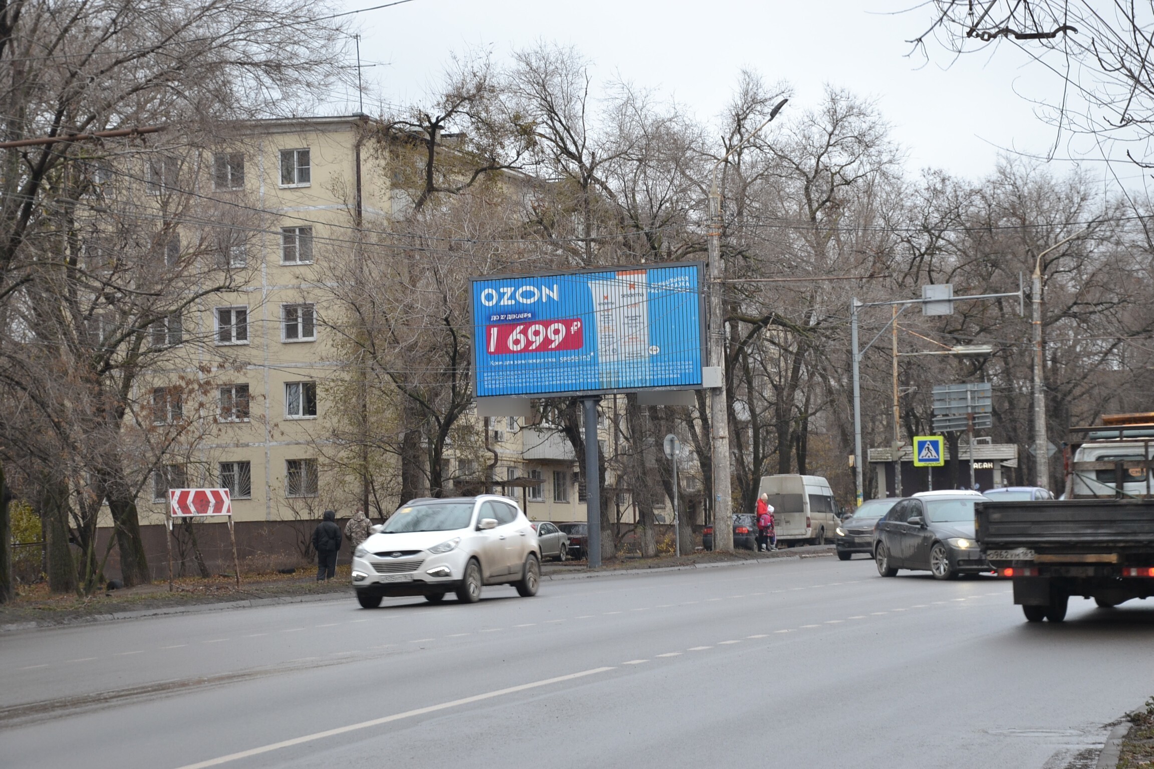 Фотография рекламного носителя, тип: Билборд 3x6, адрес: Таганрогская ул., д.98 Х Оганова ул., Ростов-на-Дону, Ростовская область, Россия. Сторона Б1-Б3 №781843